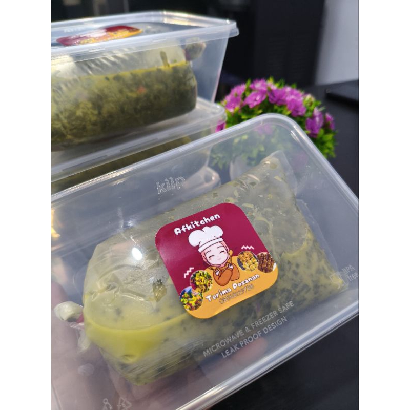 Daun Ubi tumbok / daun singkong tumbuk khas medan