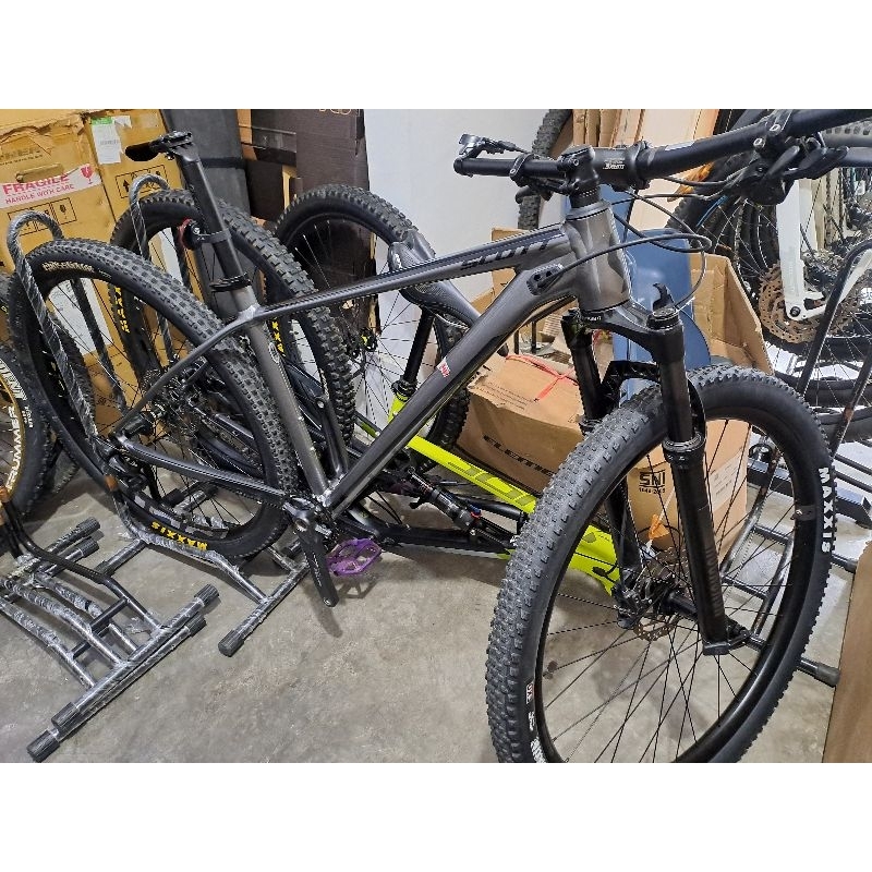 frame set scott scale 965 size M 29 include BB shimano presfit dan seatpost syncros