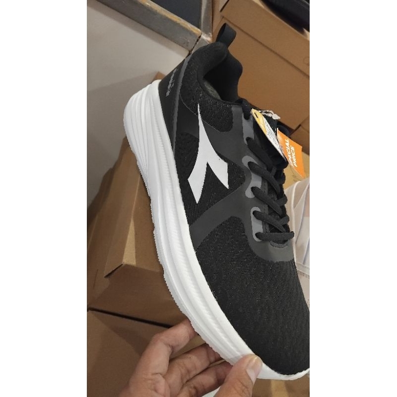 Sepatu Diadora Pria Original size 44 (Sport Station)