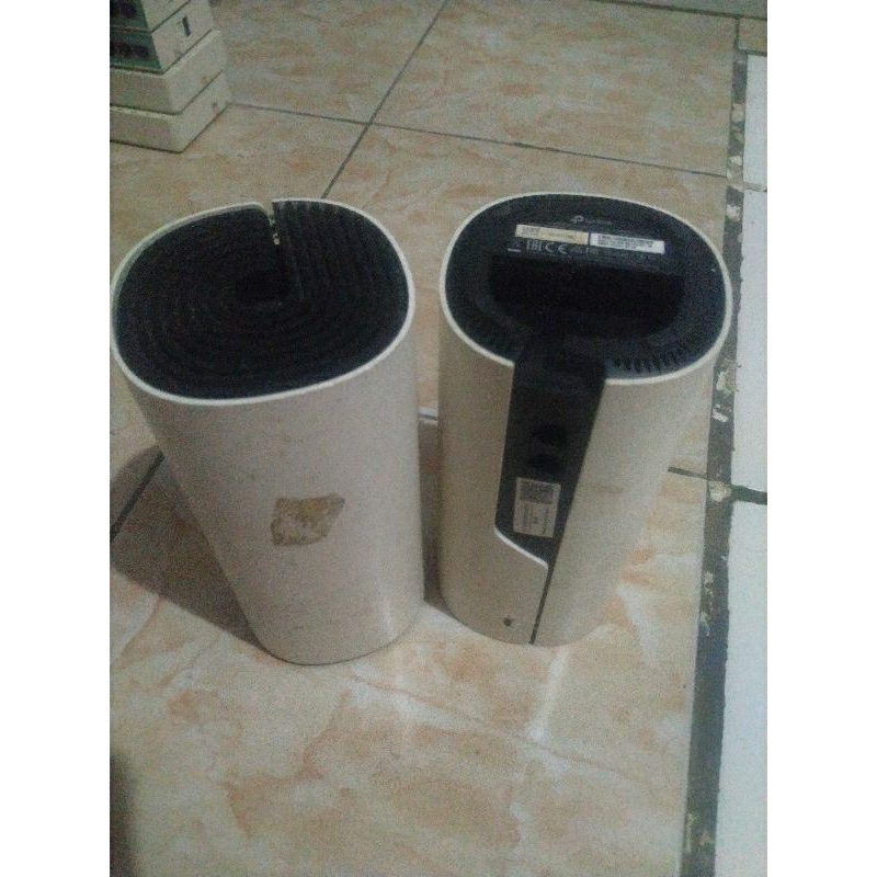 TP-LINK DECO E4R AC2200 lengkap adaptor, garansi nyala dan normal. Foto deskripsi sesuai dengan foto