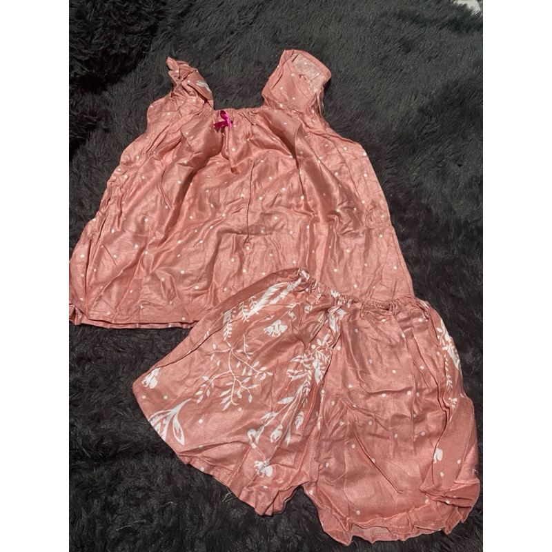 one set anak perempuan 2-4 tahun