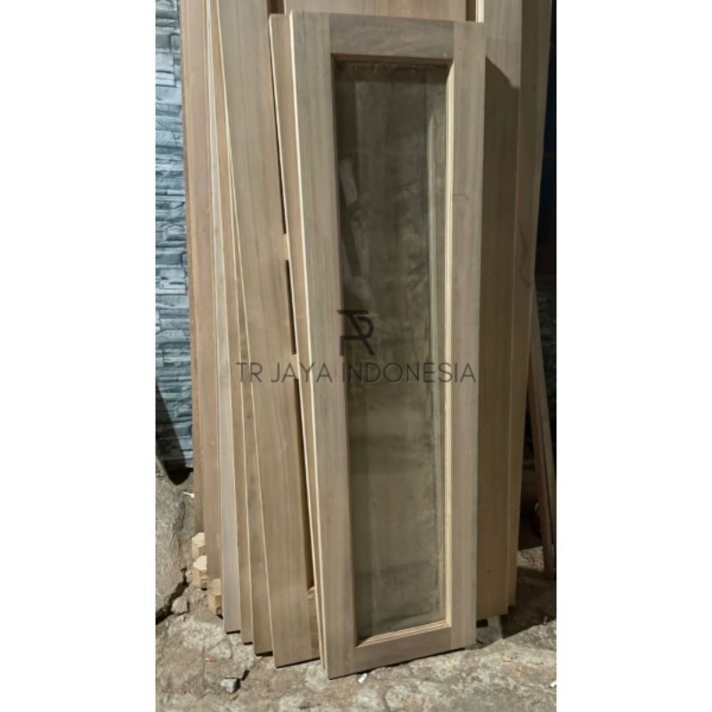 Jendela Kayu Meranti