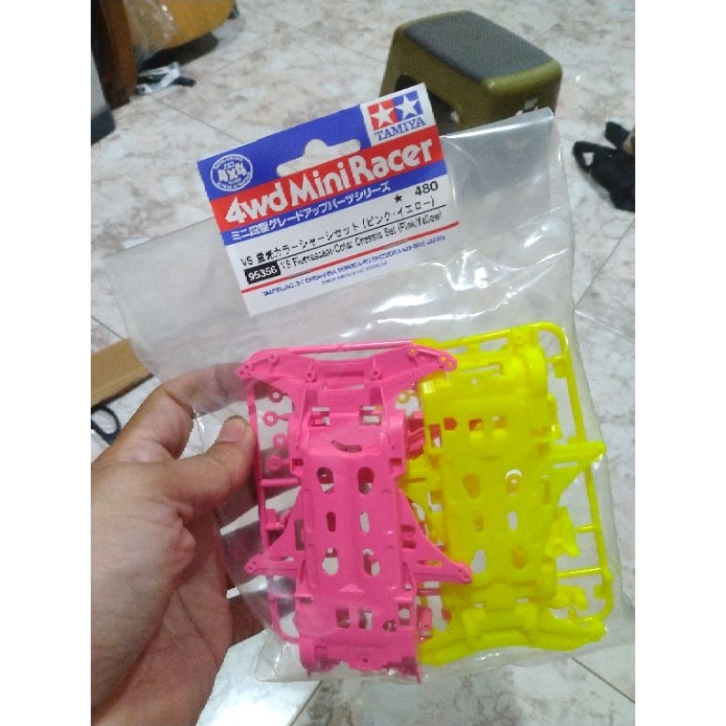 TAMIYA 95356 VS FLUORESCENT COLOR CHASSIS SET (PINK/YELLOW)