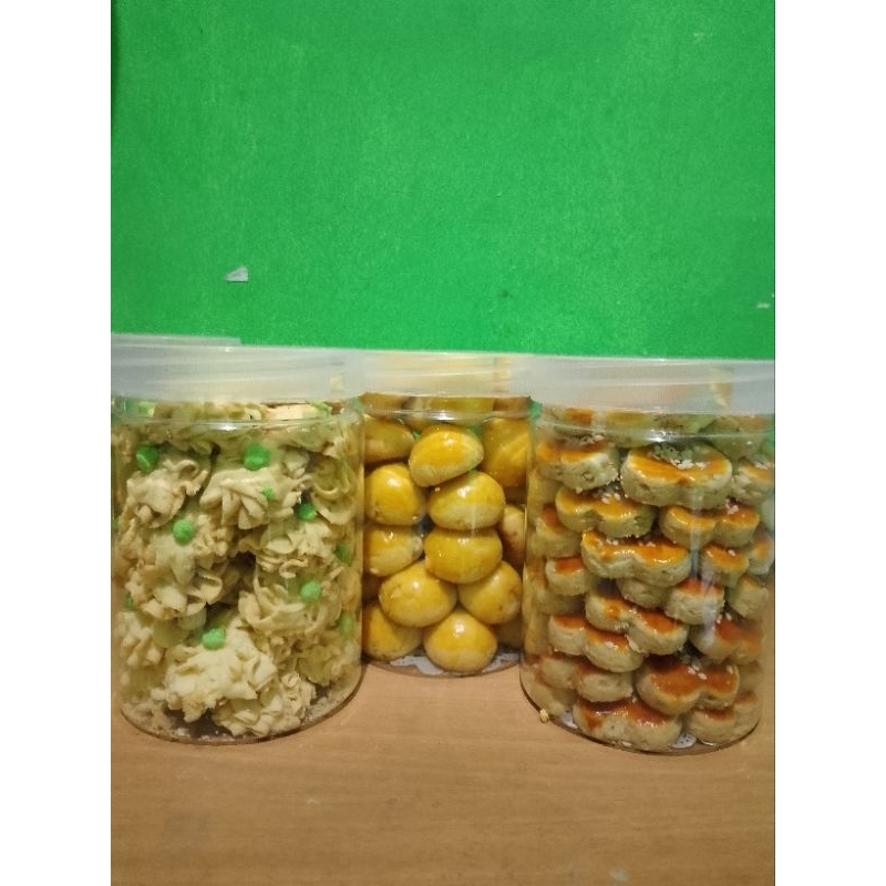 

paket hemat kue kering lebaran,kue nastar,kue sagu keju,kue kacang, 800 ml, 600 ml