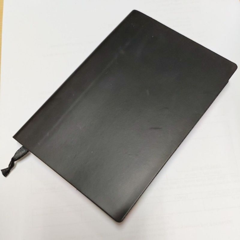 

notebook hitam