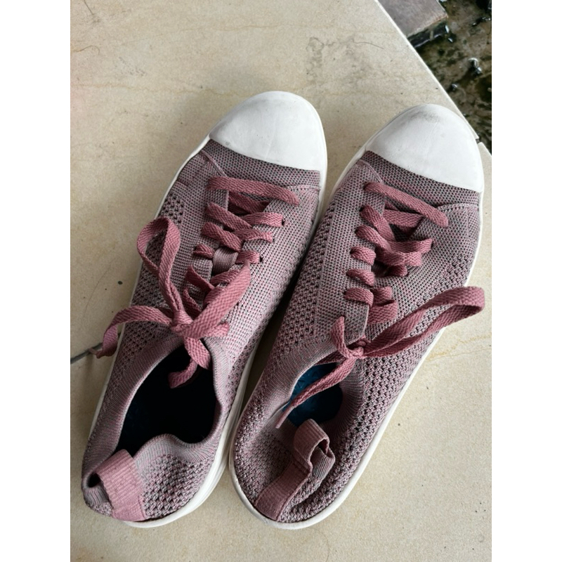 Preloved Sepatu & Sendal Wanita(Hush Puppies, Diadora, Urban&Co, Kronikel)