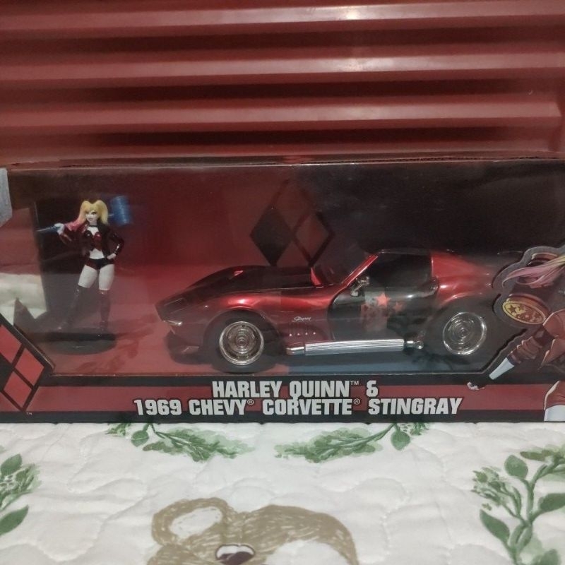 Diecast Jada Harley Quinn 1969 Chevy Corvette Stingray