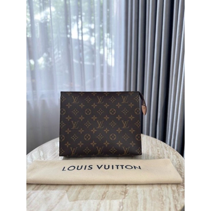 .Excellent LV Toiletry 26 Monogram 2019 with db