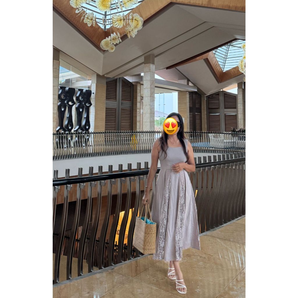 PRELOVED MIDI DRESS IVORY / DRESS PANJANG BROKAT WANITA / Gaun TANPA Lengan dengan Hiasan Bunga