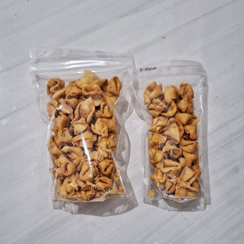 

Pangsit Bentuk Kembang +-200gr dan 100gr