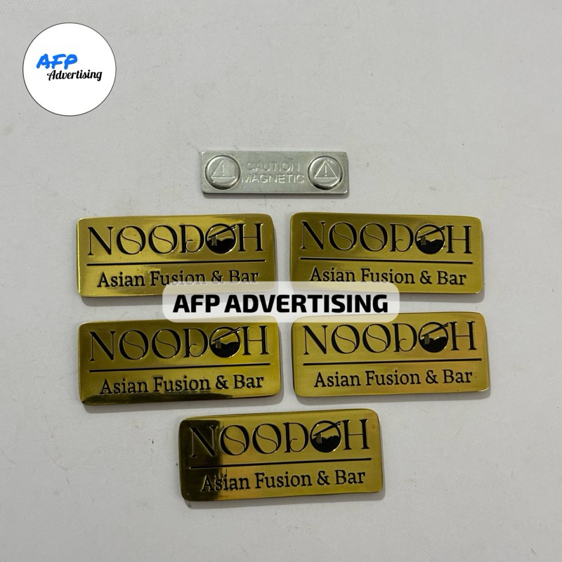 

name tag kuningan custom / name tag emas custom