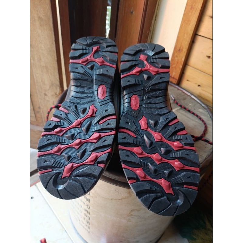 sepatu gunung second size (38)
