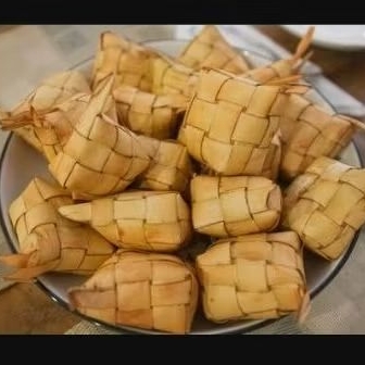 

Kupat/Ketupat Matang Ukuran besar isi 10