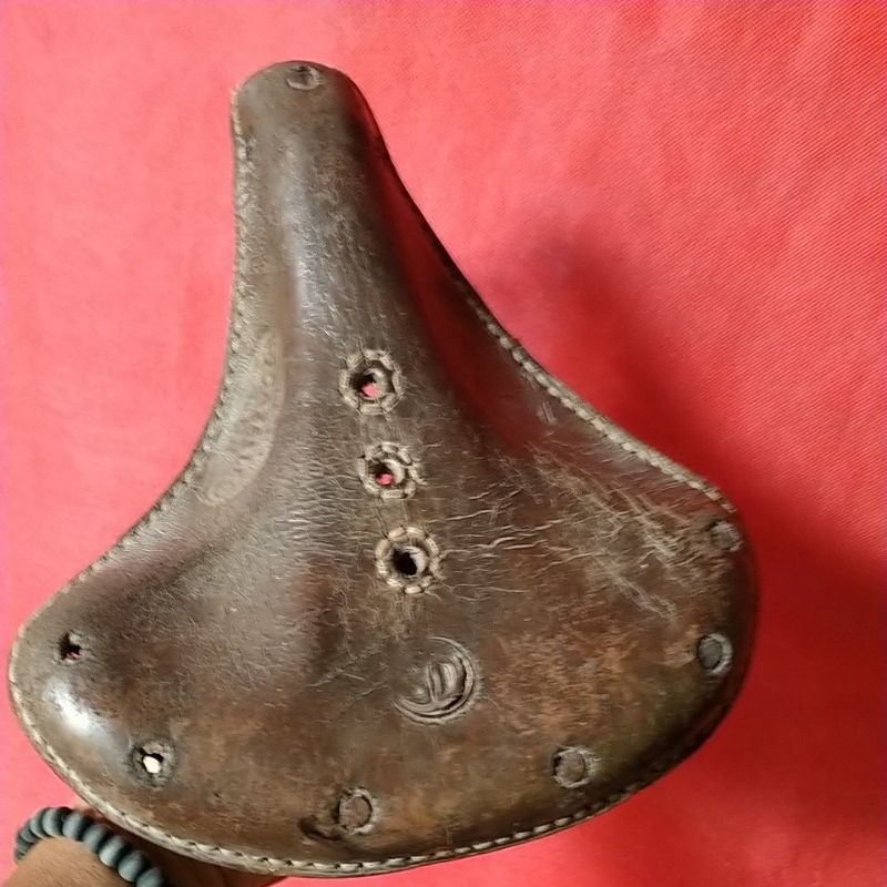 sadel dames sepeda onthel kulit lawasan basikal tua