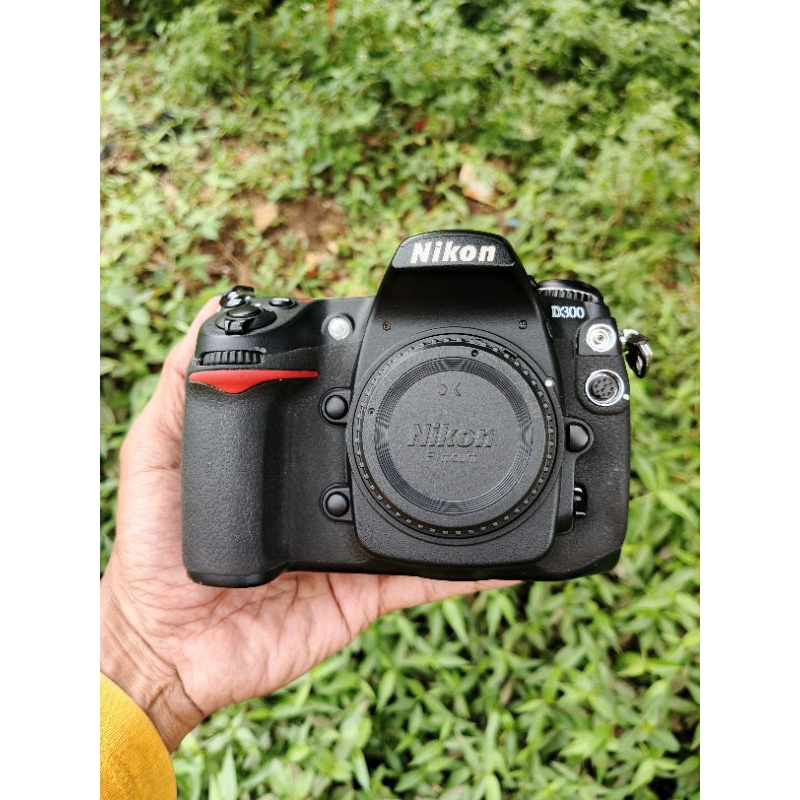 Kamera Nikon D300 Body Only Murah Mulus SC Rendah Bukan nikon D300s D7000 D7100 D7200 D90