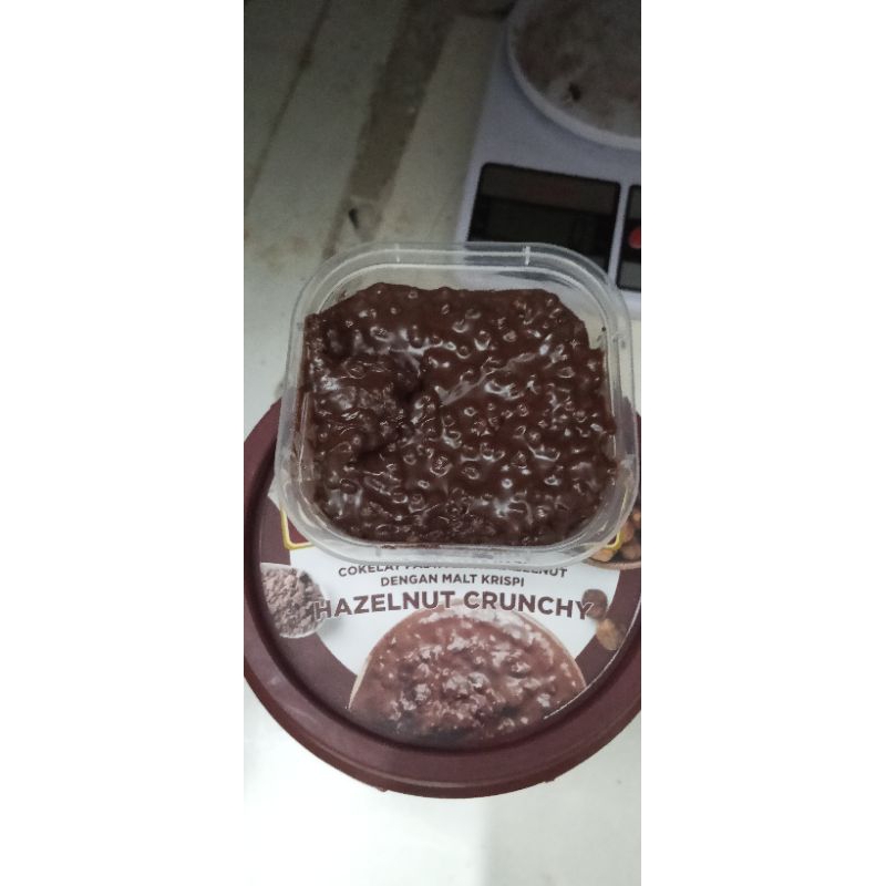 

Goldenfil Hazelnut Crunchy 150 Gr dan Goldenfil Tiramisu Crunchy ( Kemasan Cup )
