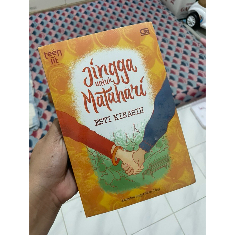 buku jingga untuk matahari