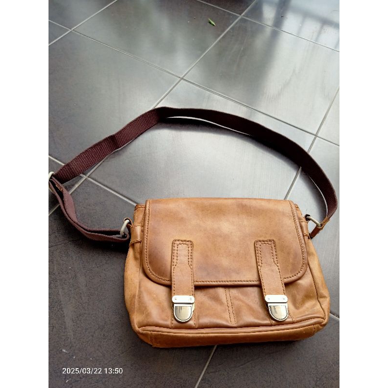 Tas Selempang Pria Kulit Asli Merek Classe