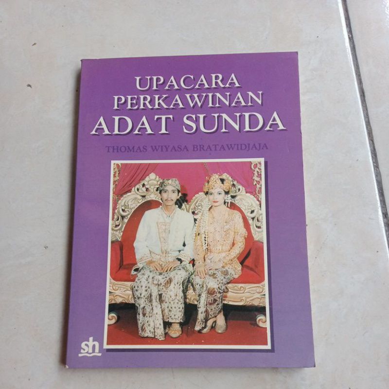 Buku upacara pernikahan adat Sunda