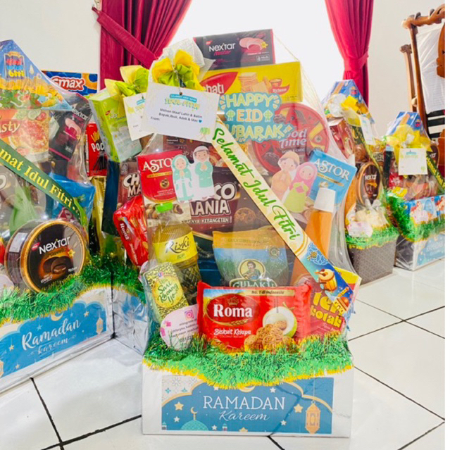 

Ready Instan Parcel parsel lebaran idul fitri ramadhan parcel natal chistmast piramid segitiga