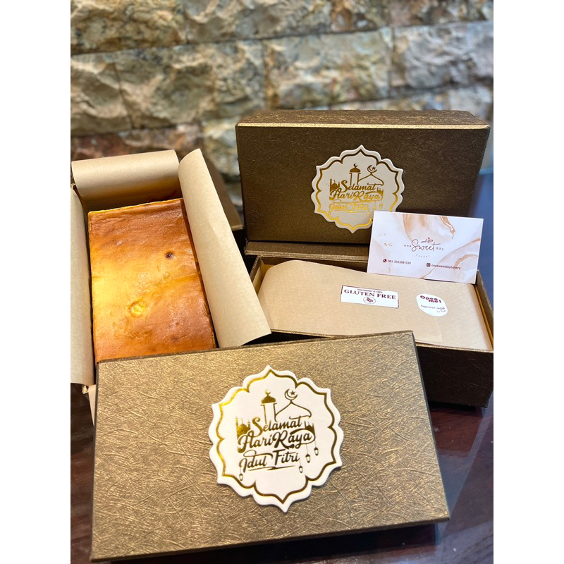 

HAMPERS IDUL FITRI LAPIS LEGIT 100% FULL WIJSMAN 100% FULL KUNING TELUR 20x20