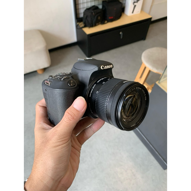 Canon 200D Kamera DSLR Flip Wifi Terbaik