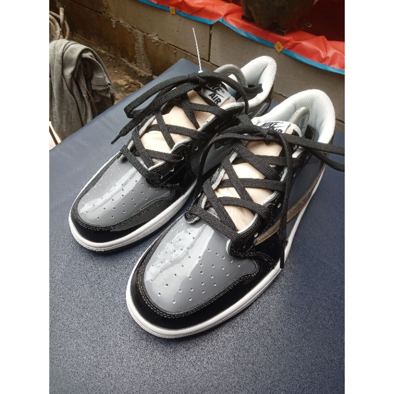 sneaker second branded sz 43