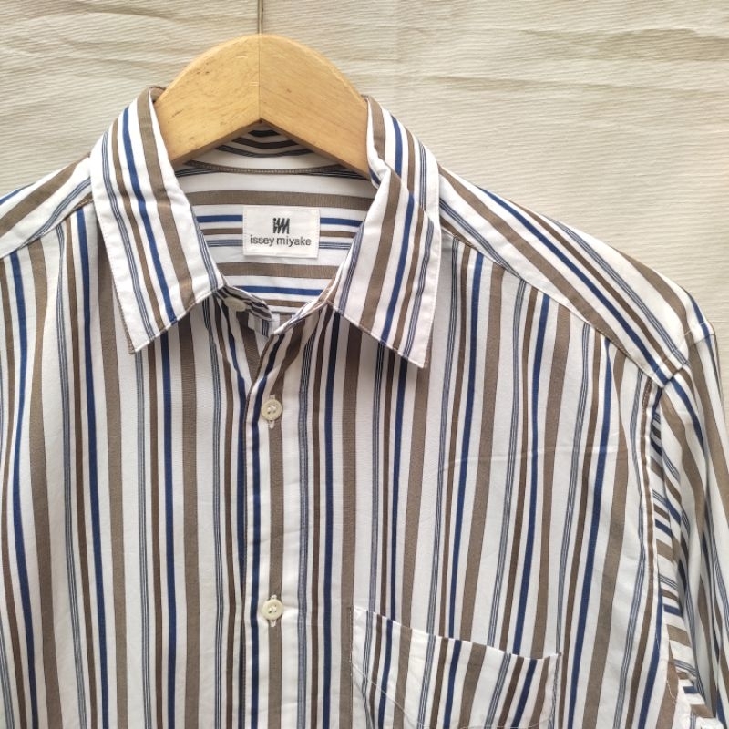 Kemeja ISSEY MIYAKE