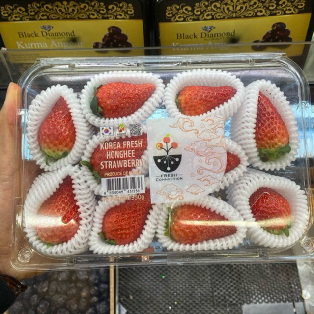 

Strawberry Korea King Fresh Manis / Buah Strawberry Korea Super / 330 grm
