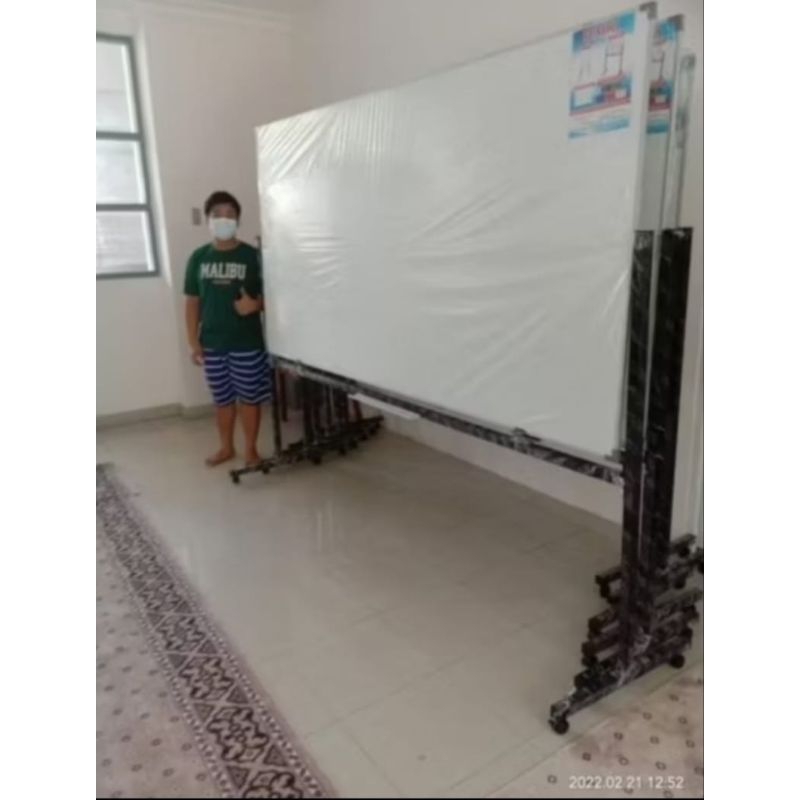 

Daiki Papan Tulis White Board Double Face Stand Magnetik uk 100 x 200 cm / 120 x 240 cm.