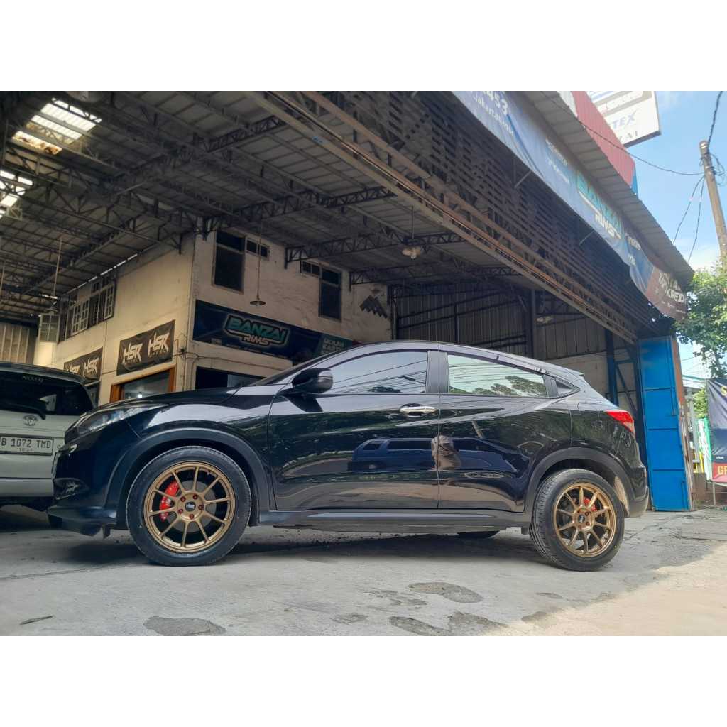 PAKET VELG PLUS BAN ACCELERA 235 50 R18 UNTUK MOBIL HRV USE VELG HSR ZERO RING 18