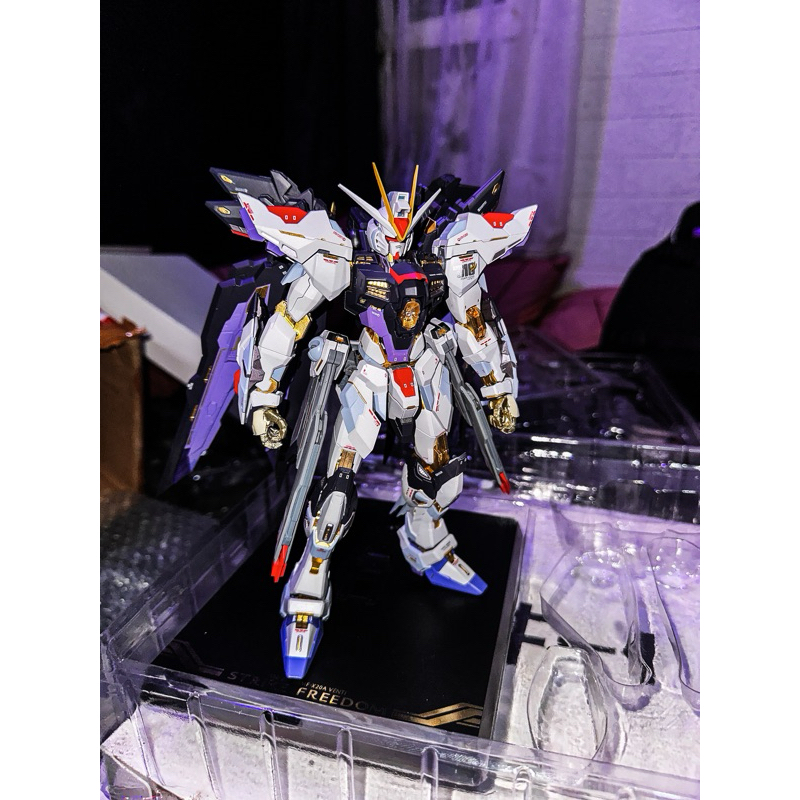 metal club strike freedom