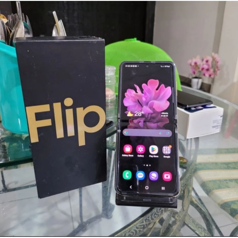Samsung Galaxy Z Flip 1 F700 Mirror Gold 8/256GB Ex-Inter ALL SIM (Mulus bgt no minus, hanya baret2 