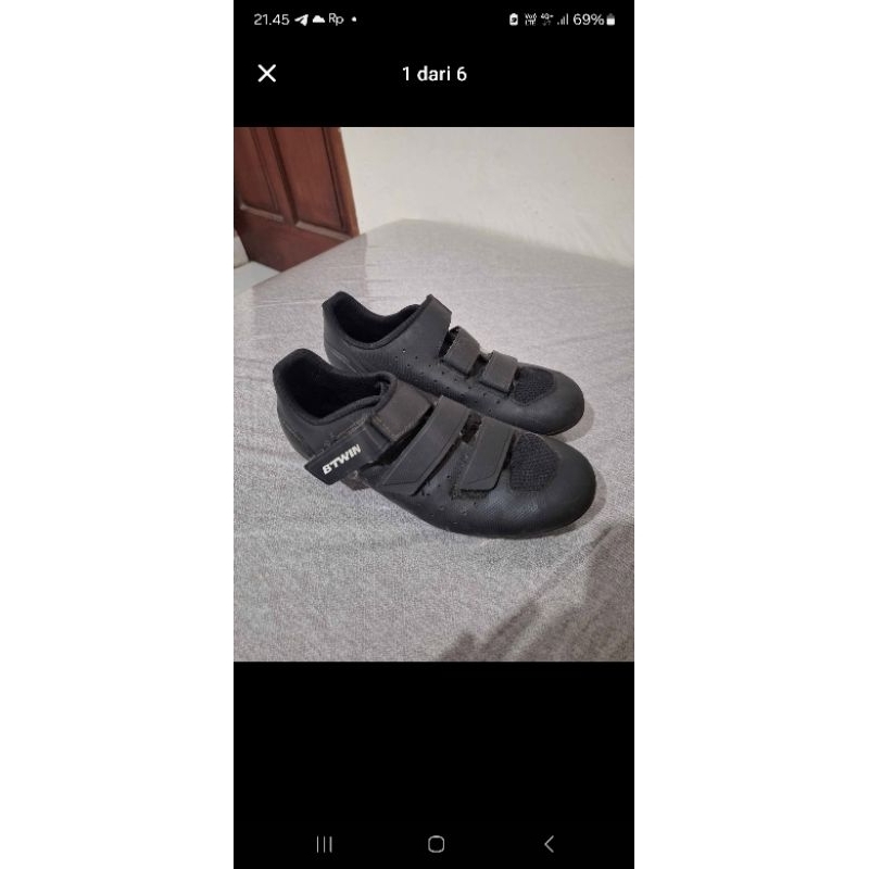 sepatu multi cleat  btwin 500