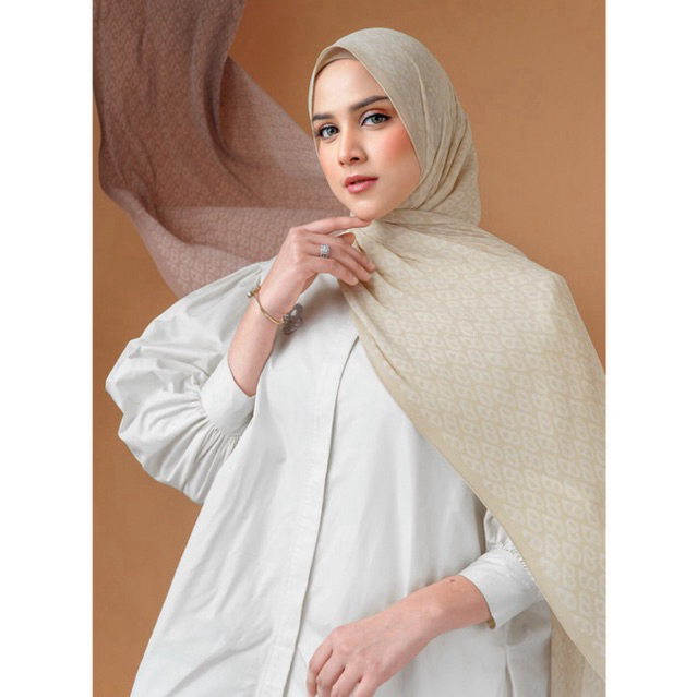 BUTTONSCARVES Tapis Pleated Shawl - Mocha, Ivory, Vanilla