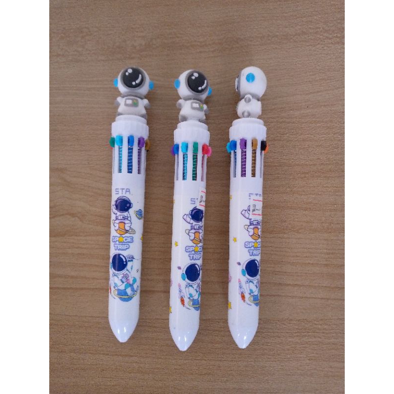 

bolpoin motif astronot
