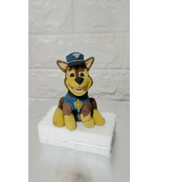 

pawpatrol figurine (chase)