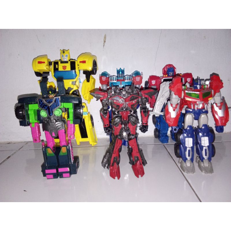 Transformers figure brand Tomy hasbro