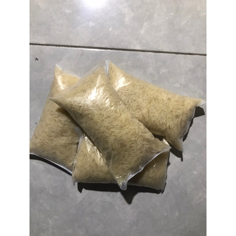 

paket hemat nasi kebuli beras basmati ukuran 1kg panjang-panjang dan enak BONUS kismis