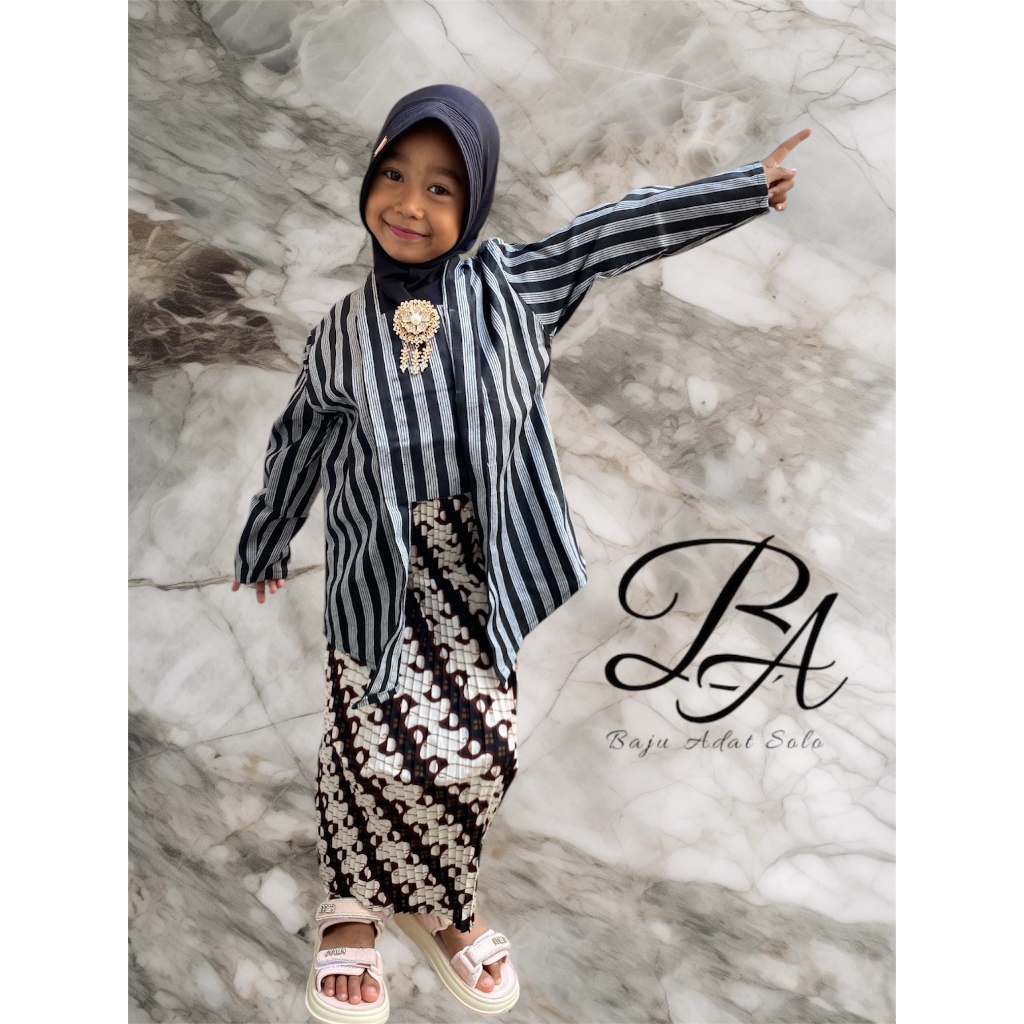 Set Kebaya Anak Abu//Kebaya Anak+Rok Plisket+bross