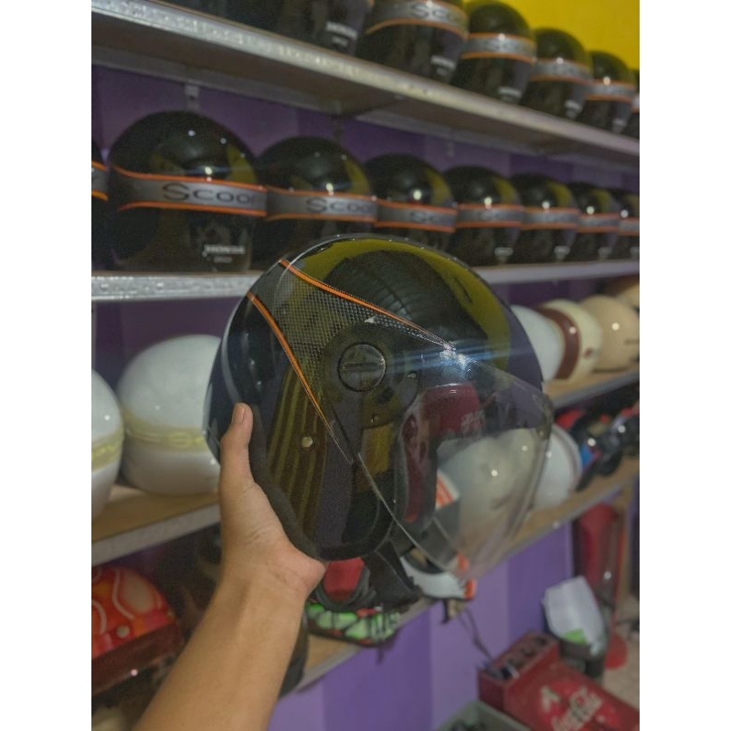 HELM SCOOPY HITAM ORI BAWAAN MOTOR