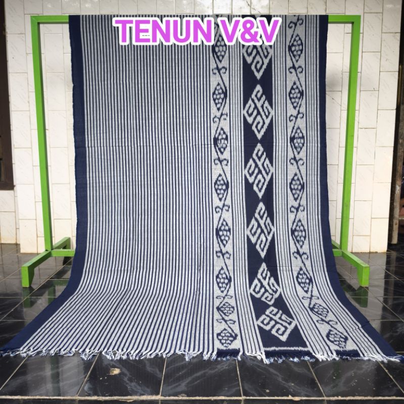 Kain Tenun Motif Paruki Lurik Navy (Kode VV157)