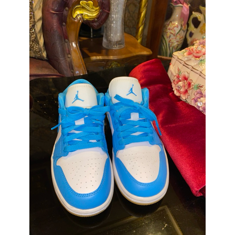 NIKE WOMENS AIR JORDAN 1 LOW (EUR 37,5).