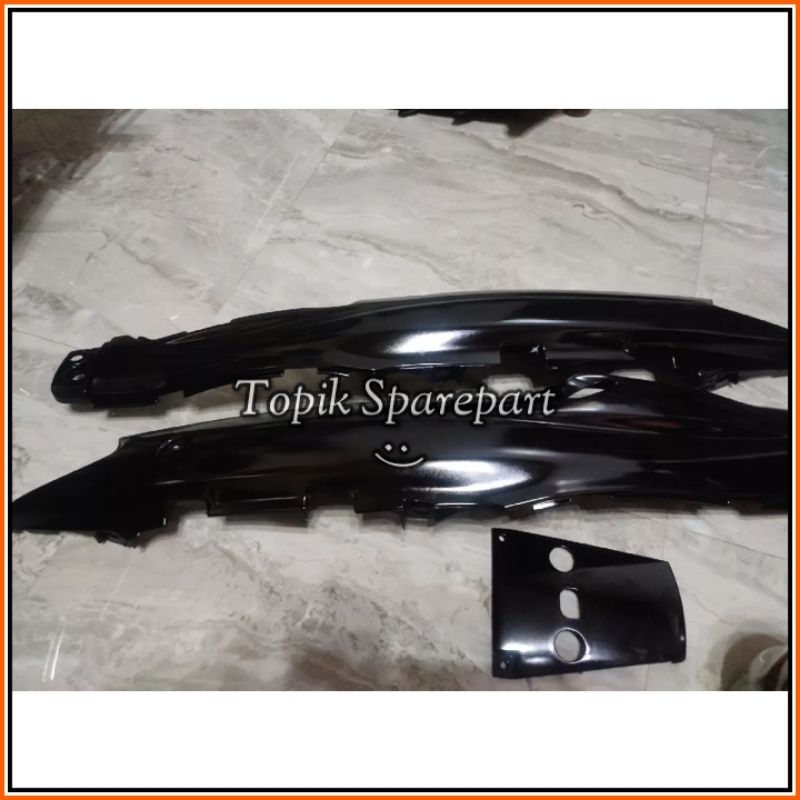 body belakang kanan kiri Yamaha fizr warna hitam