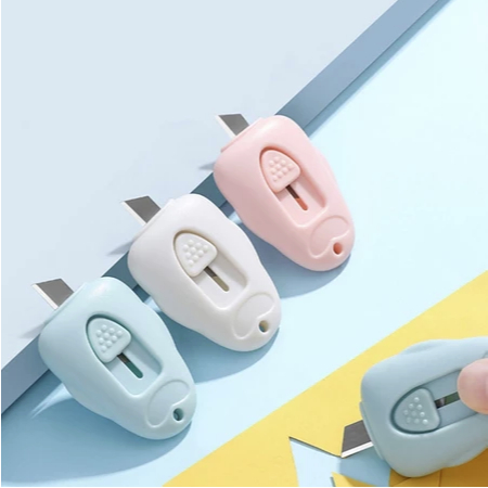 

PISAU CUTTER MINI / ALAT BANTU POTONG KERTAS PORTABLE SERBAGUNA / TRAVEL CUTTER