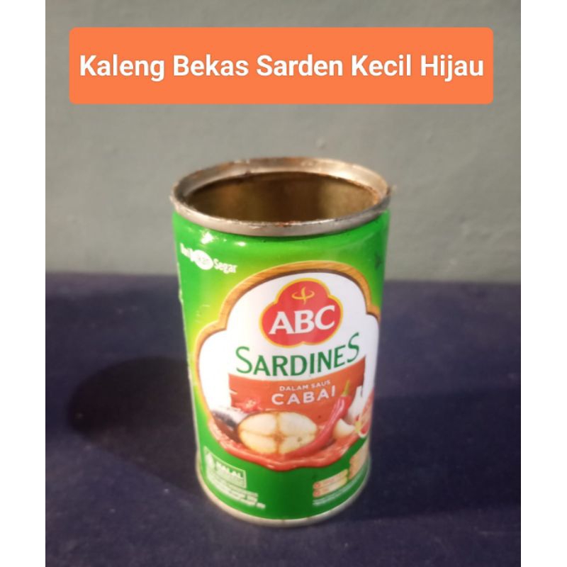 kaleng bekas sarden kecil hijau