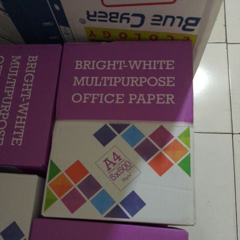 

Kertas HVS A4 75 gr 1 dus isi 5 rim