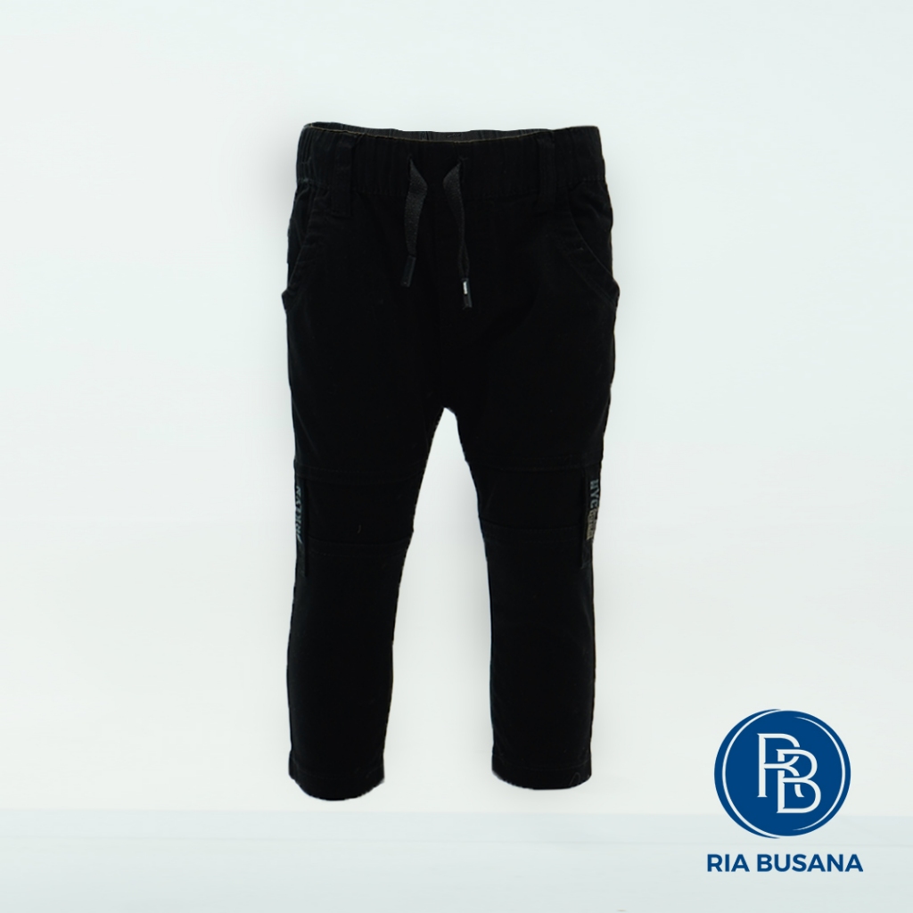 Ria Busana - Bombi - Celana Panjang Kasual Anak Pria Katun Polos Pinggang Serut Art. BPUK01601GTN.BP