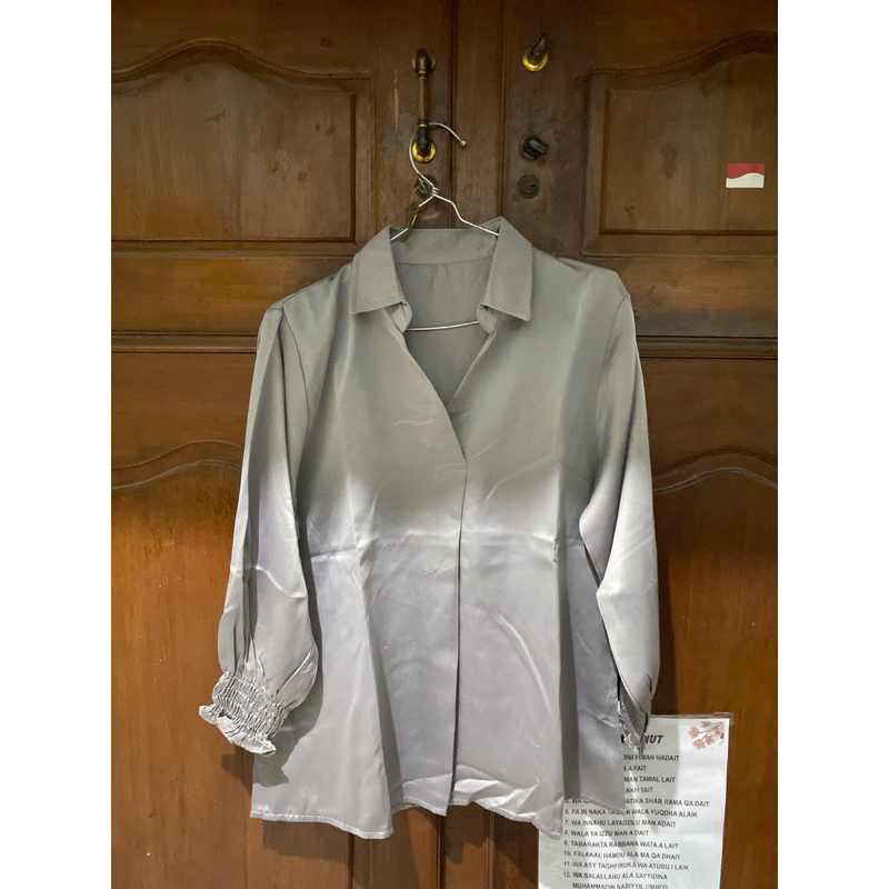 blouse preloved satin