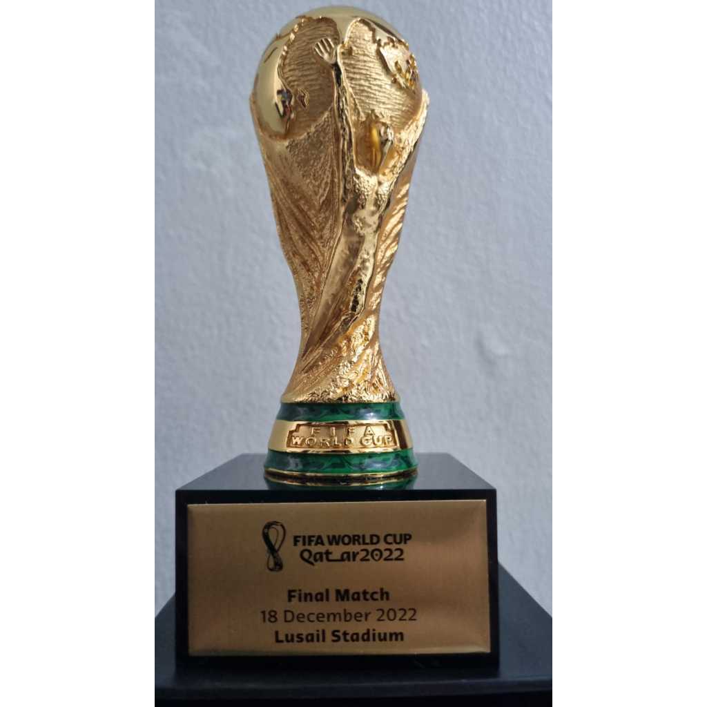 Official merchandise Fifa piala dunia world cup qatar 2022 berat detail warna emas